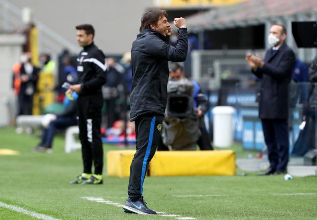 开云体育下载-孔蒂动情拥吻阿什拉夫：团结的我们正接近目标