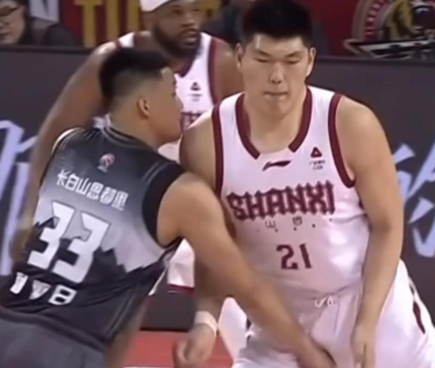 开云体育下载-停赛2场罚款10万！曾繁日生涯第二次因掏裆被重罚，但比上次轻！