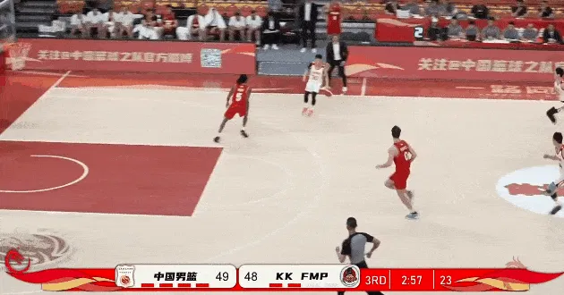 开云体育下载-焦泊乔空切对抗上篮打进得到9分，中国男篮领先至3分